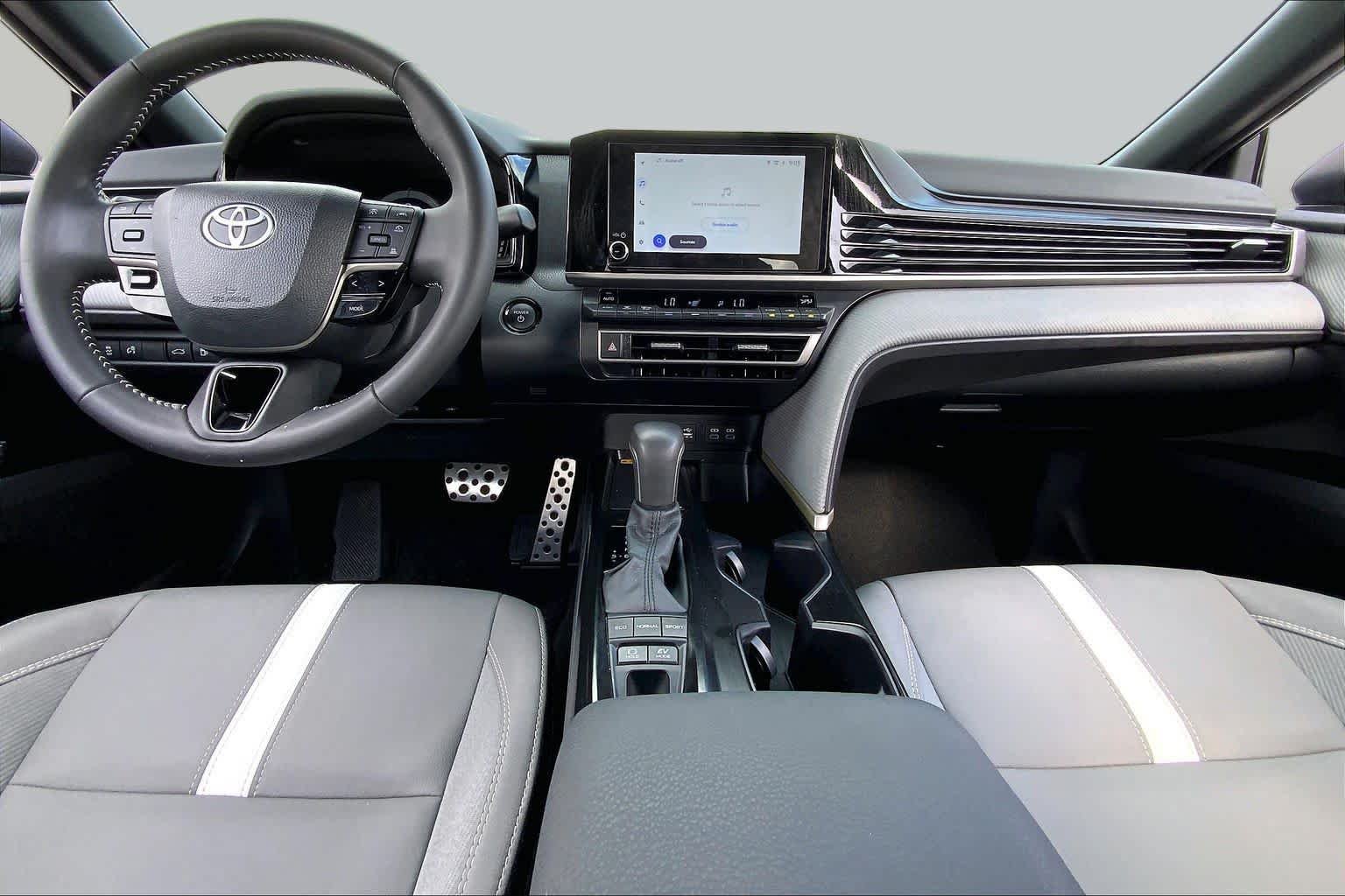 Used 2025 Ocean Gem Toyota SE image 15