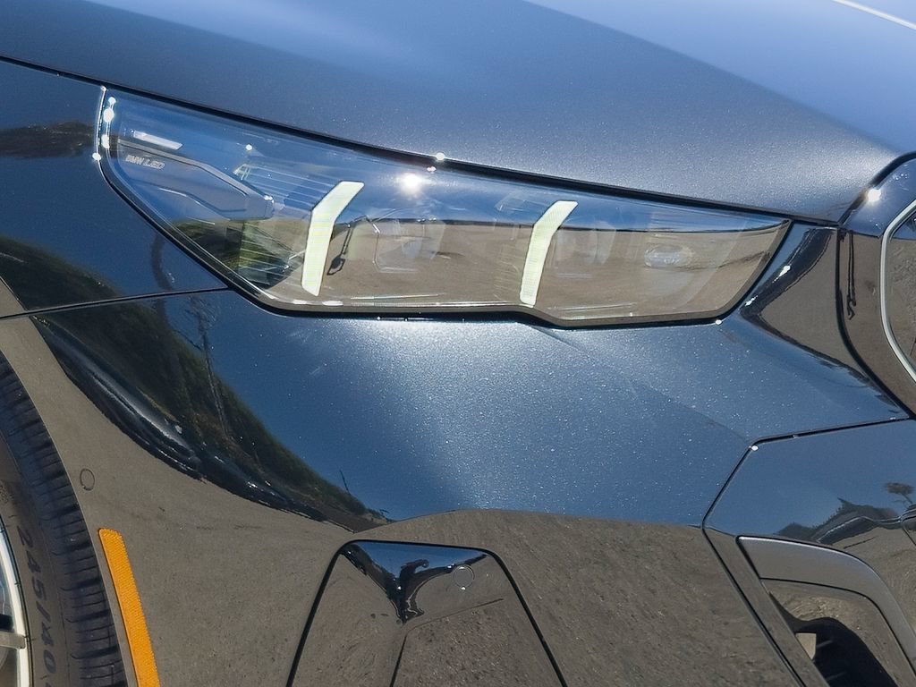 New 2027 Black Sapphire Metallic BMW 550e xDrive image 6