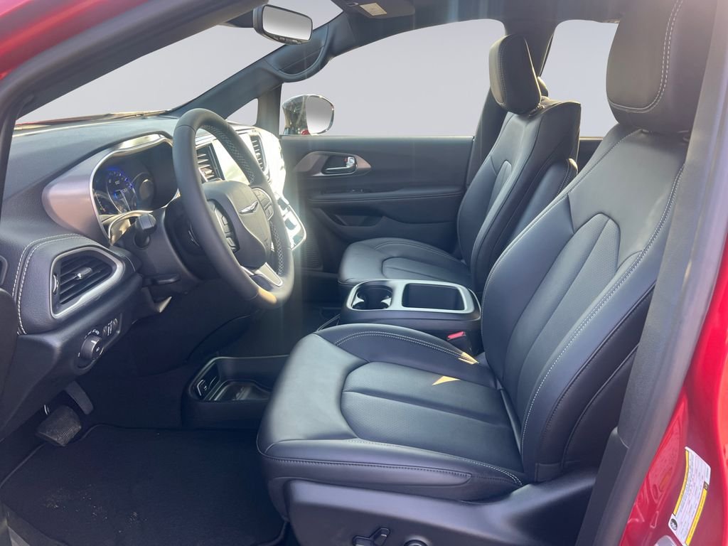 2026 Chrysler Pacifica Select - Photo 11