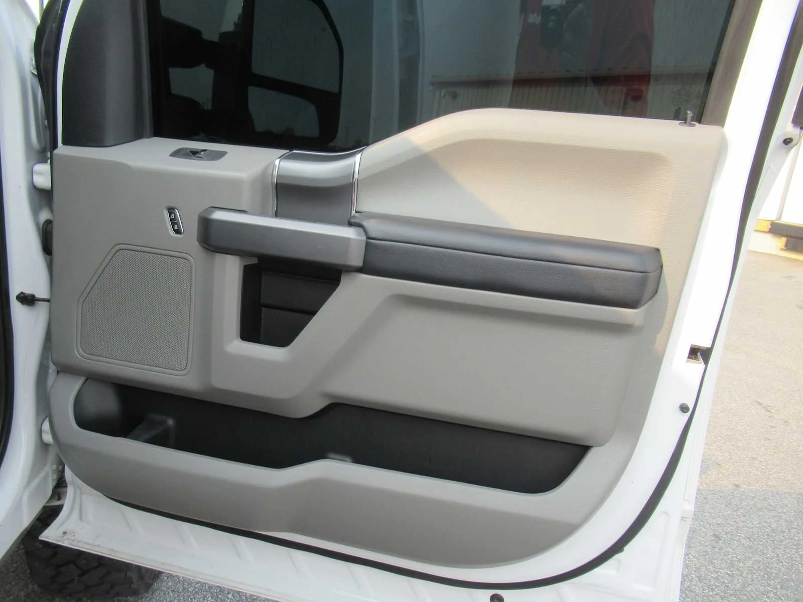 Used 2019 Oxford White Ford XLT image 19
