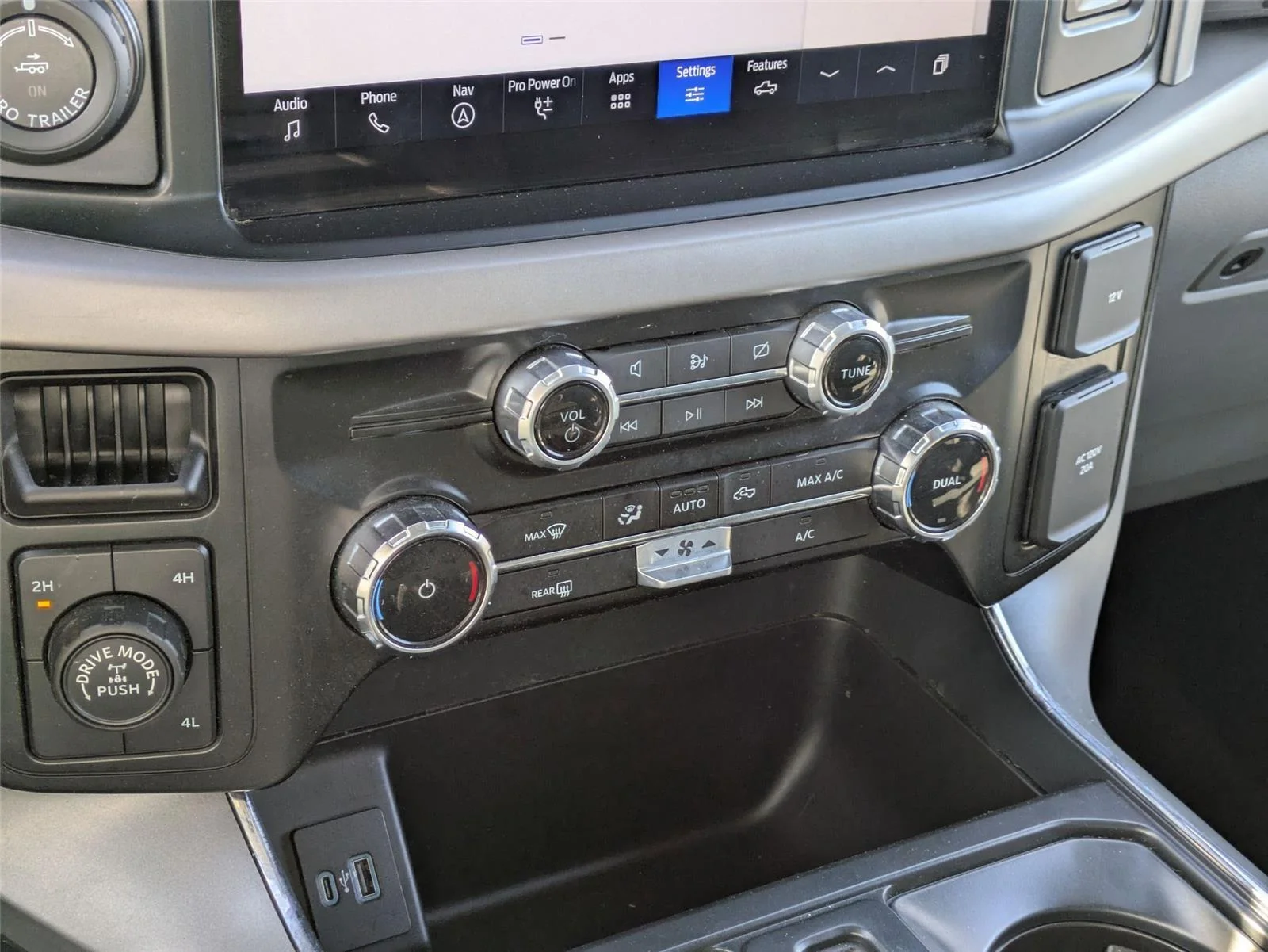Used 2024 Agate Black Metallic Ford XLT image 24