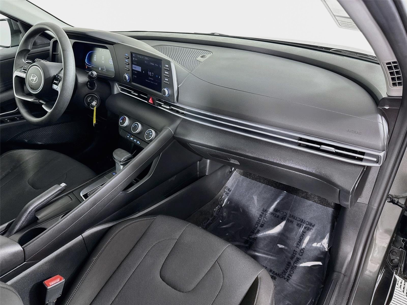 Used 2025 Amazon Gray Hyundai SE image 26