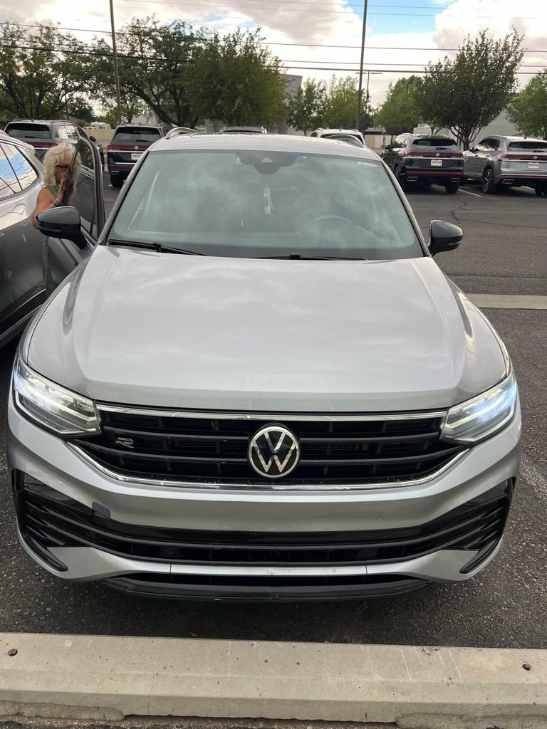 Used 2022  Volkswagen 2.0T SE R-Line Black image 1