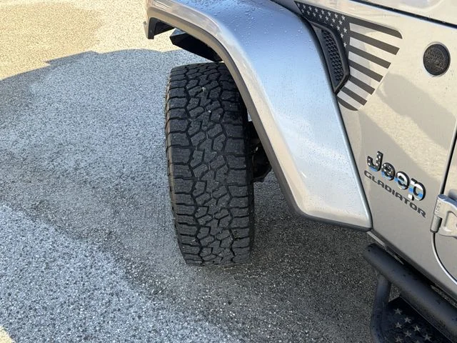 Used 2020 Silver Jeep Altitude image 35