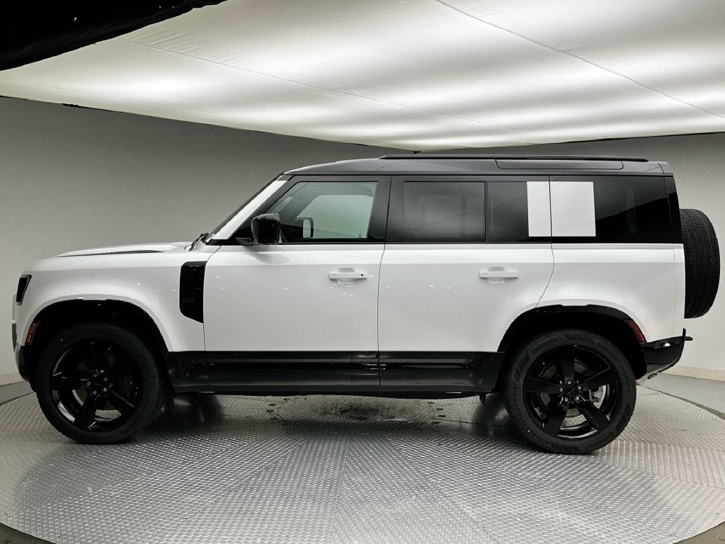 New 2026 Fuji White Land Rover X-Dynamic SE image 2