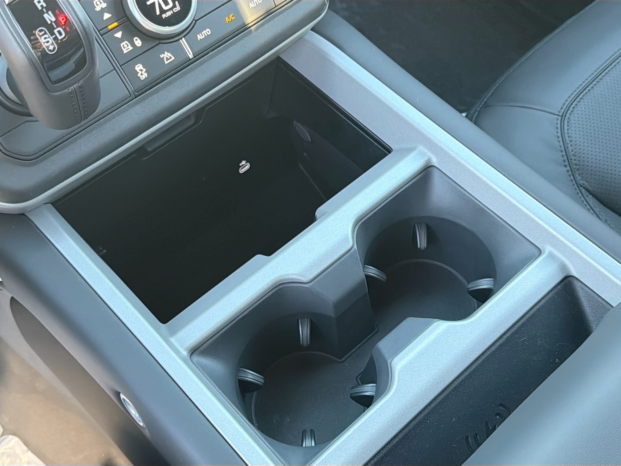 2026 Land Rover Defender V8 - Photo 29