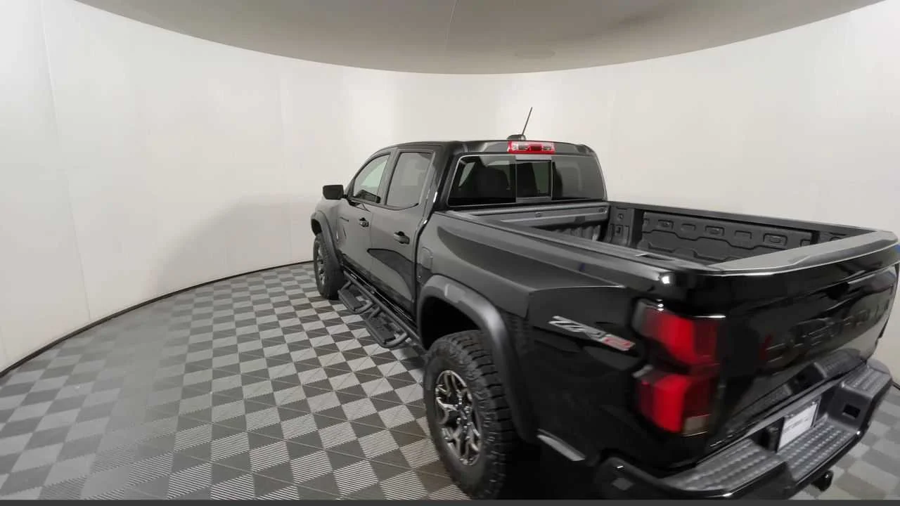 2026 Chevrolet Colorado ZR2 - Photo 14