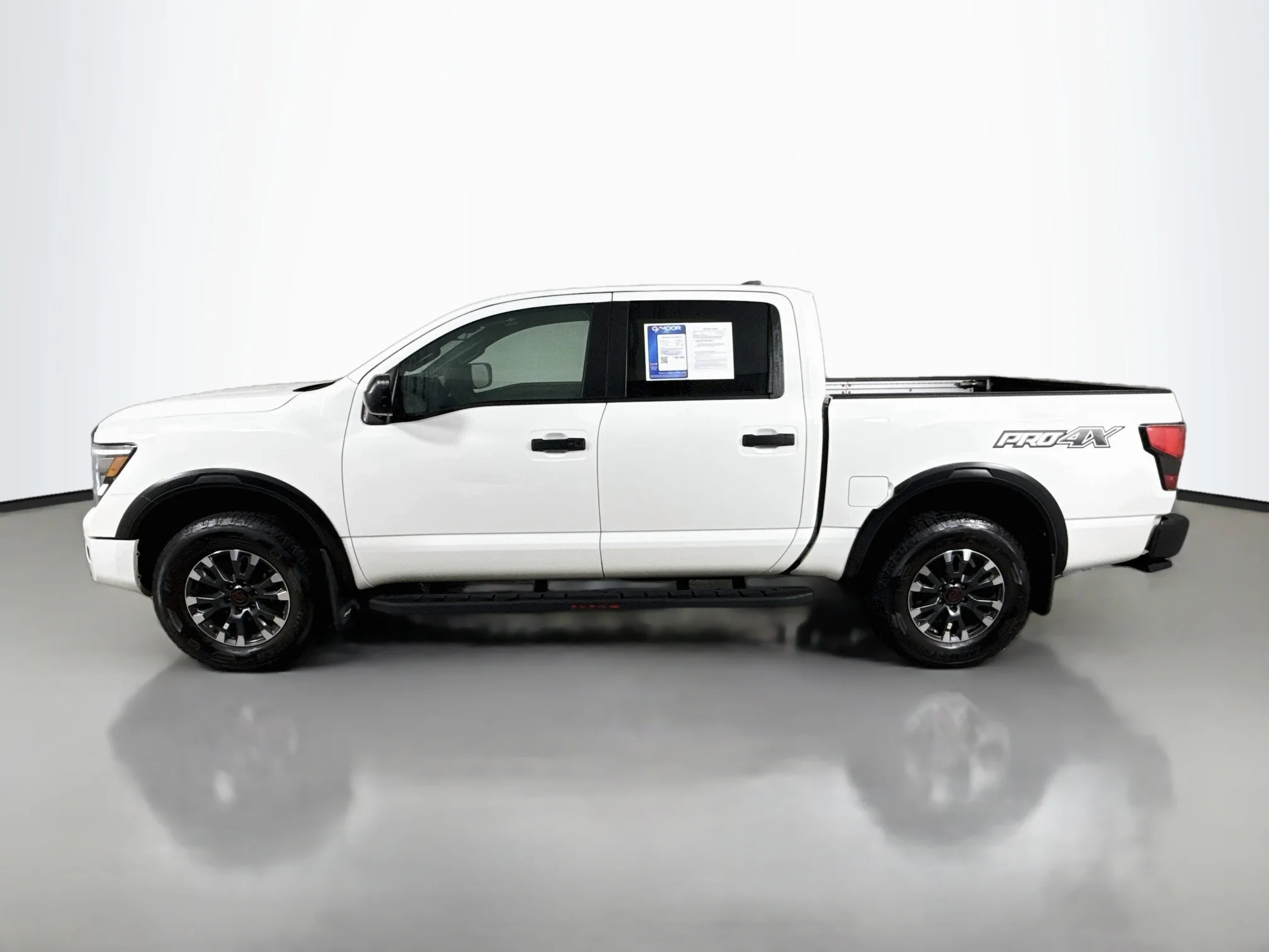 Used 2024 Glacier White Nissan PRO-4X image 4