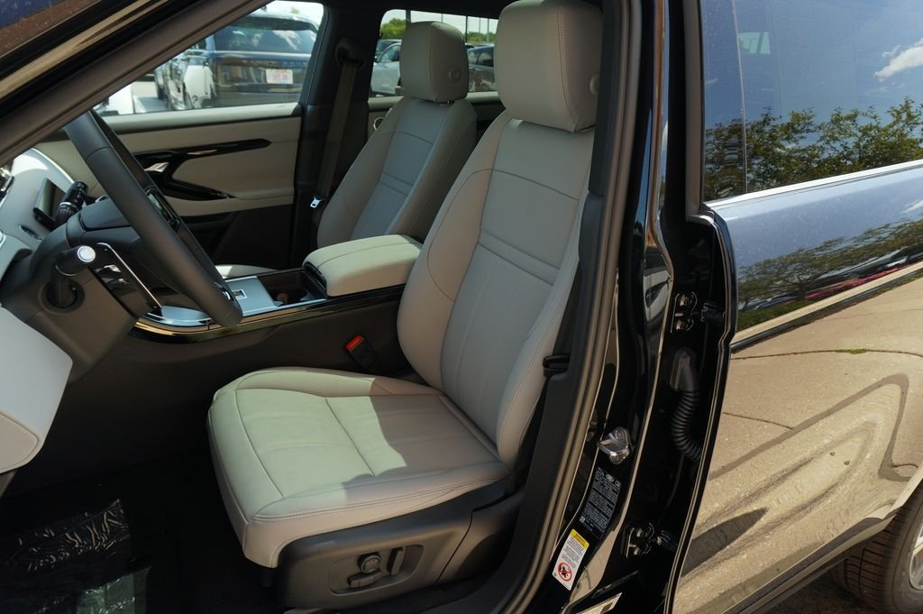 New 2026 Santorini Black Land Rover S image 13