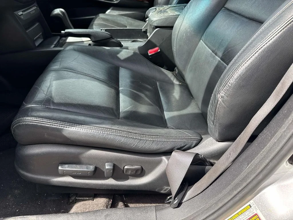 Used 2012 Silver Honda EX-L image 17