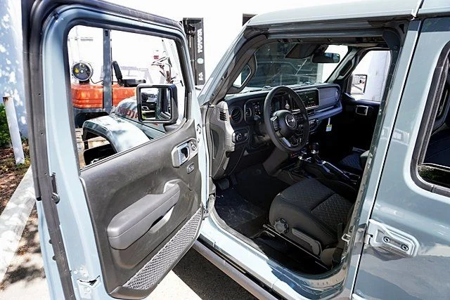 New 2026 Anvil Clear-Coat Exterior Paint Jeep Mojave image 46
