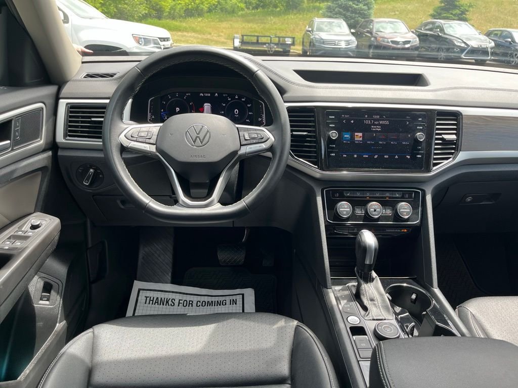 Used 2023 Black Volkswagen 3.6L V6 SE w/Technology image 19