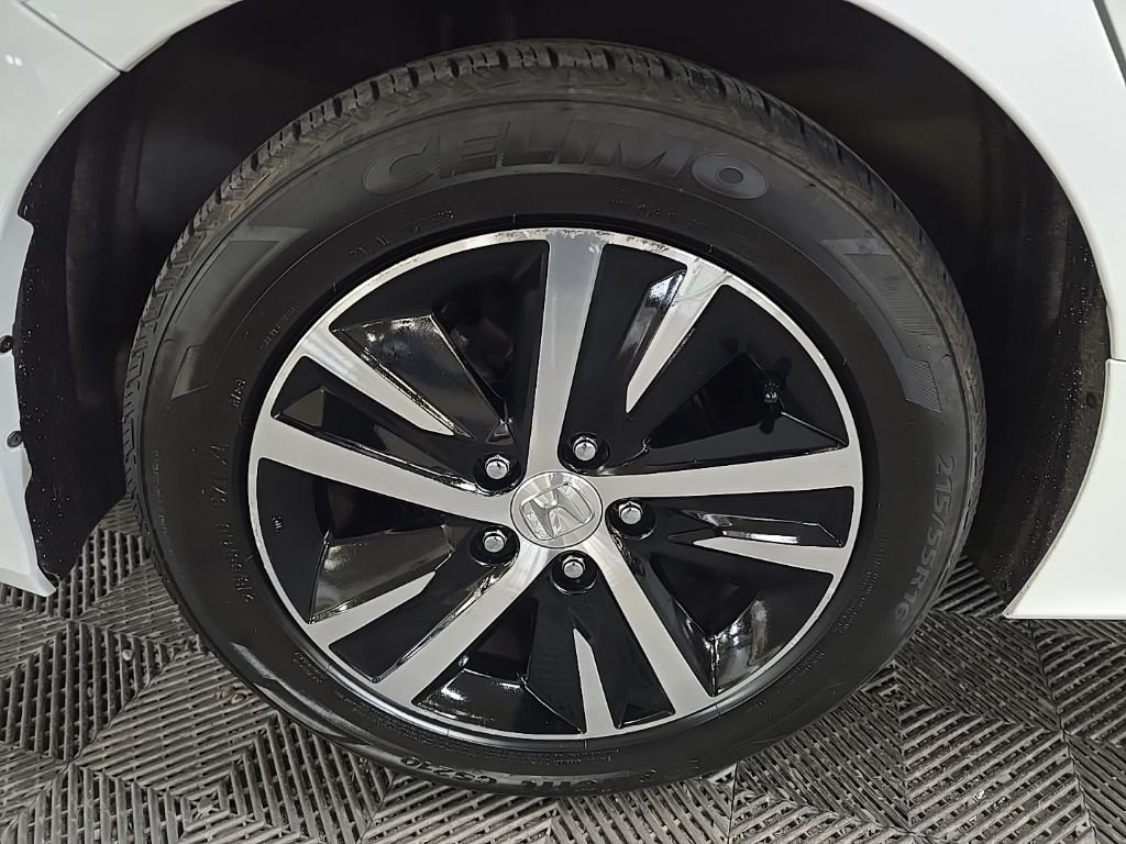 Used 2023 White Honda LX image 13