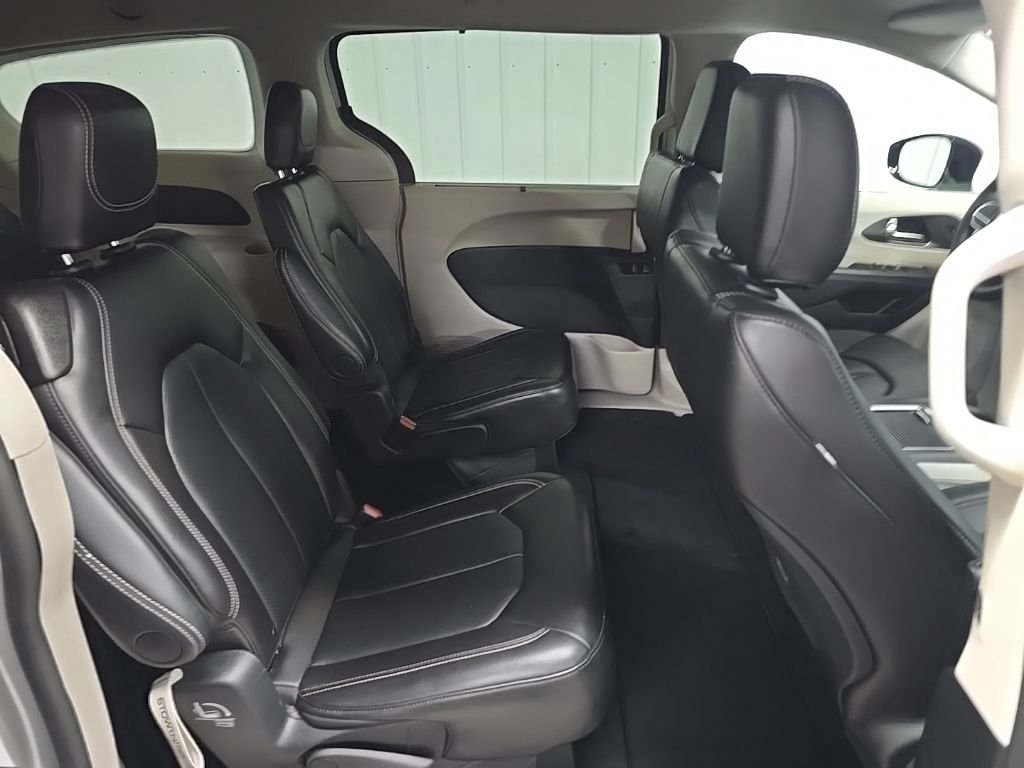 Used 2024 White Chrysler Touring L image 17