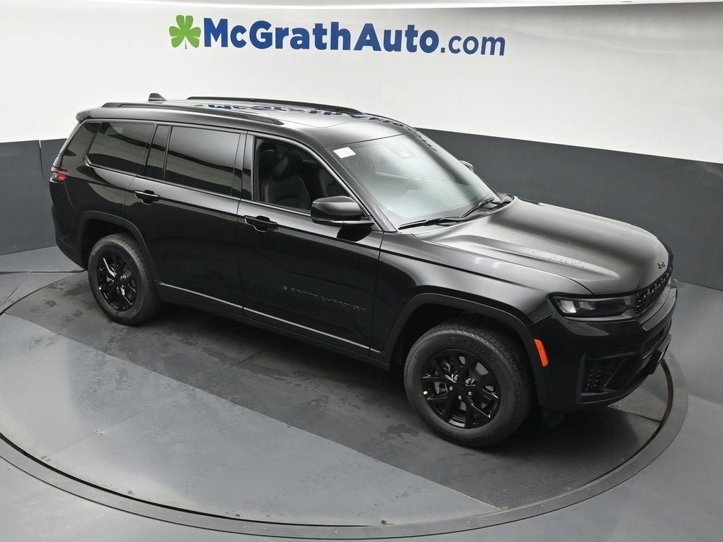 New 2026 Diamond Black Crystal Pearl-Coat Exterior Paint Jeep Altitude image 3