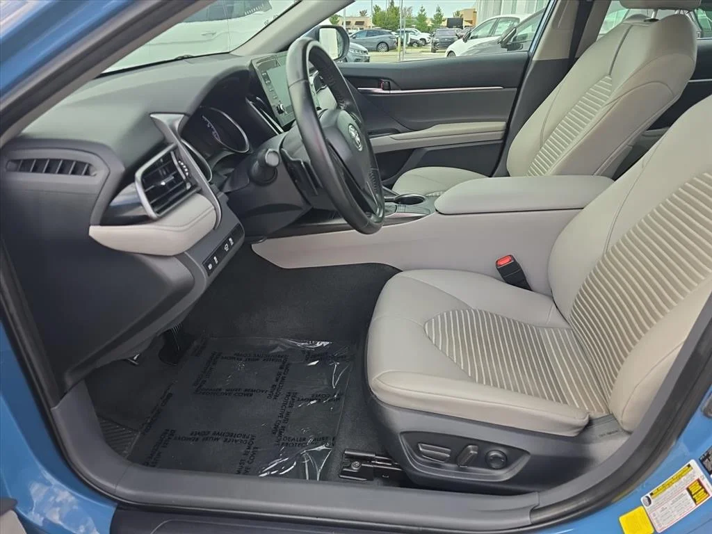 Used 2023 Blue Toyota SE AUTO image 9