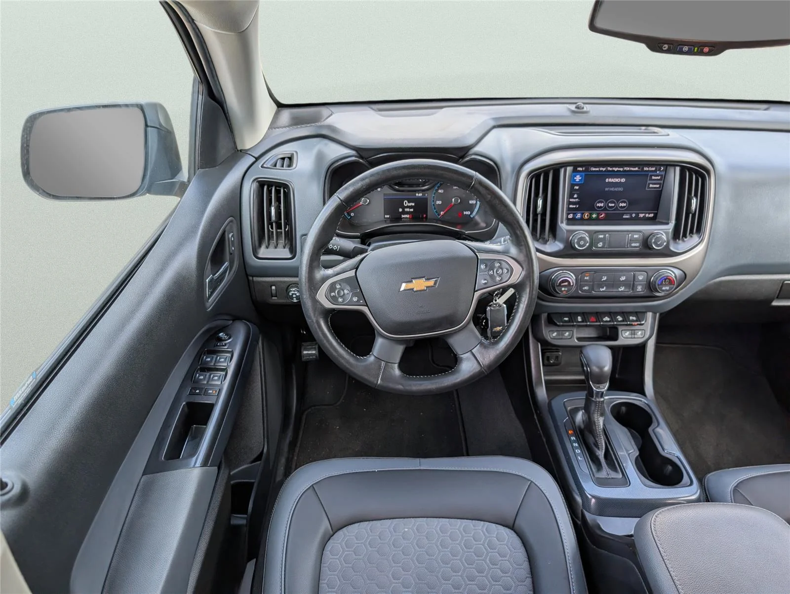 Used 2022 Black Chevrolet Z71 image 17
