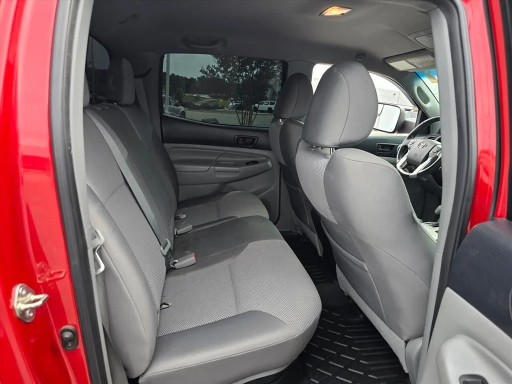 Used 2015 Red Toyota Base image 13