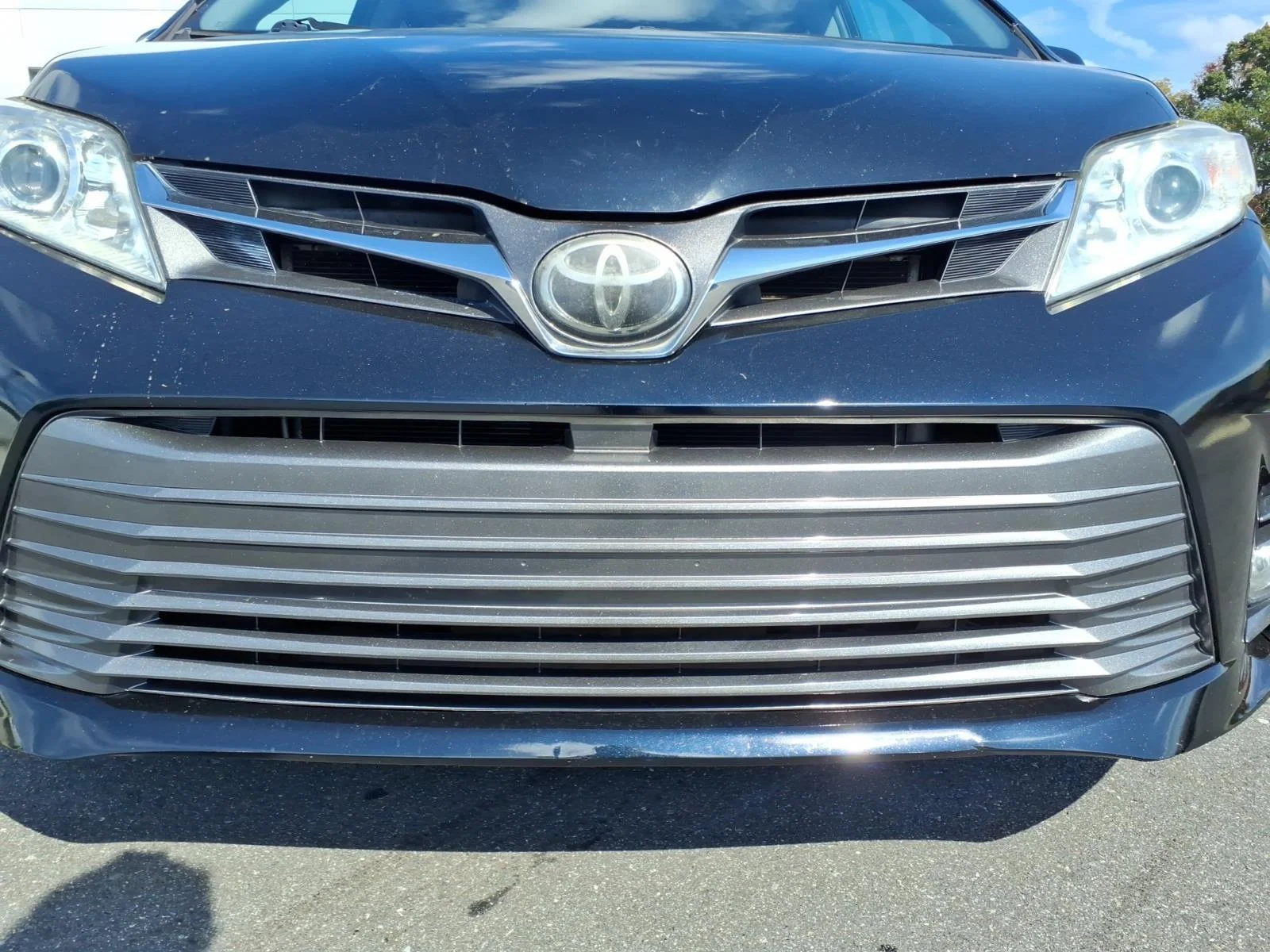 Used 2019 Midnight Black Metallic Toyota XLE image 15