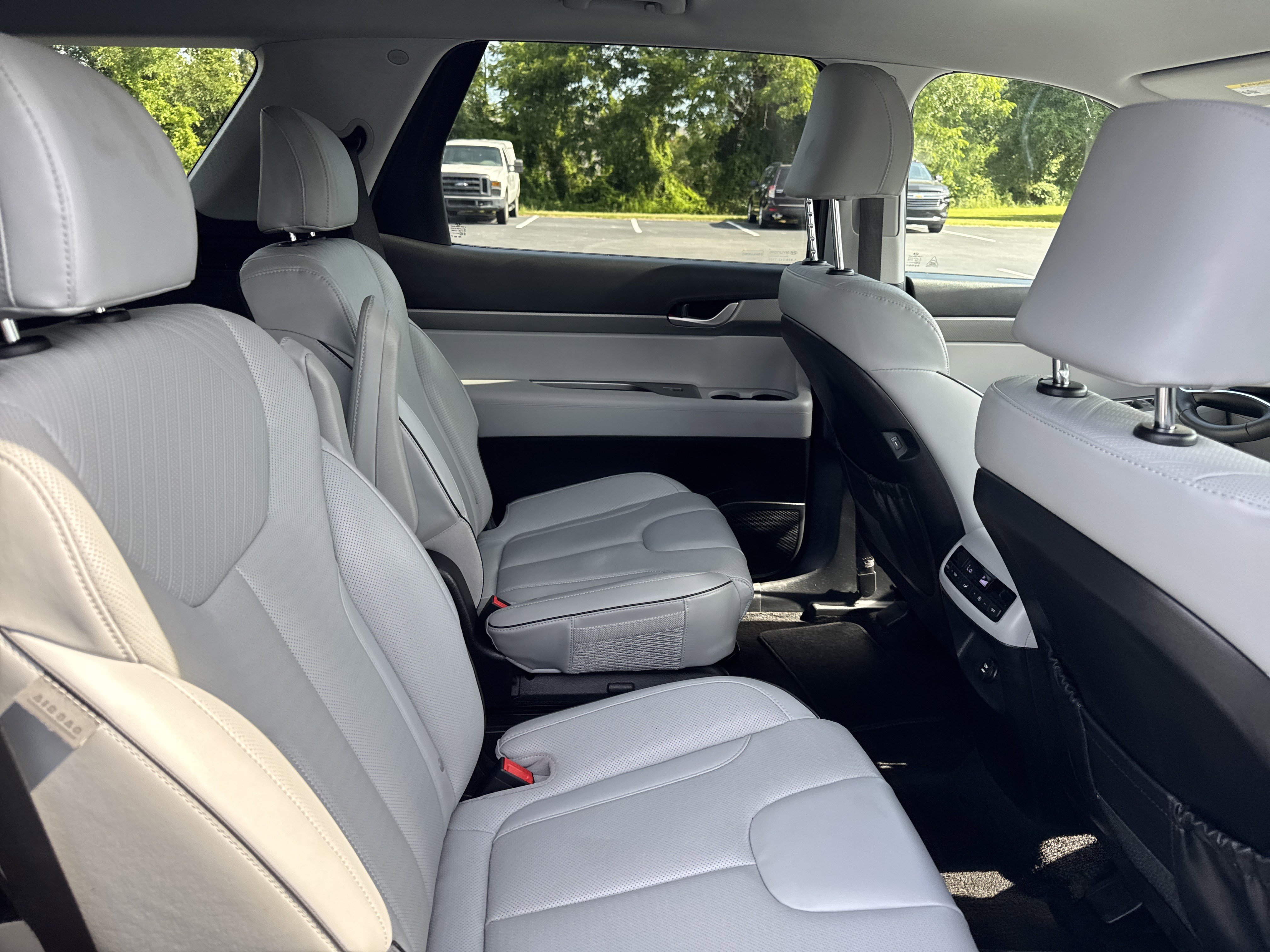 Used 2025 Moonlight Cloud Hyundai SEL image 29