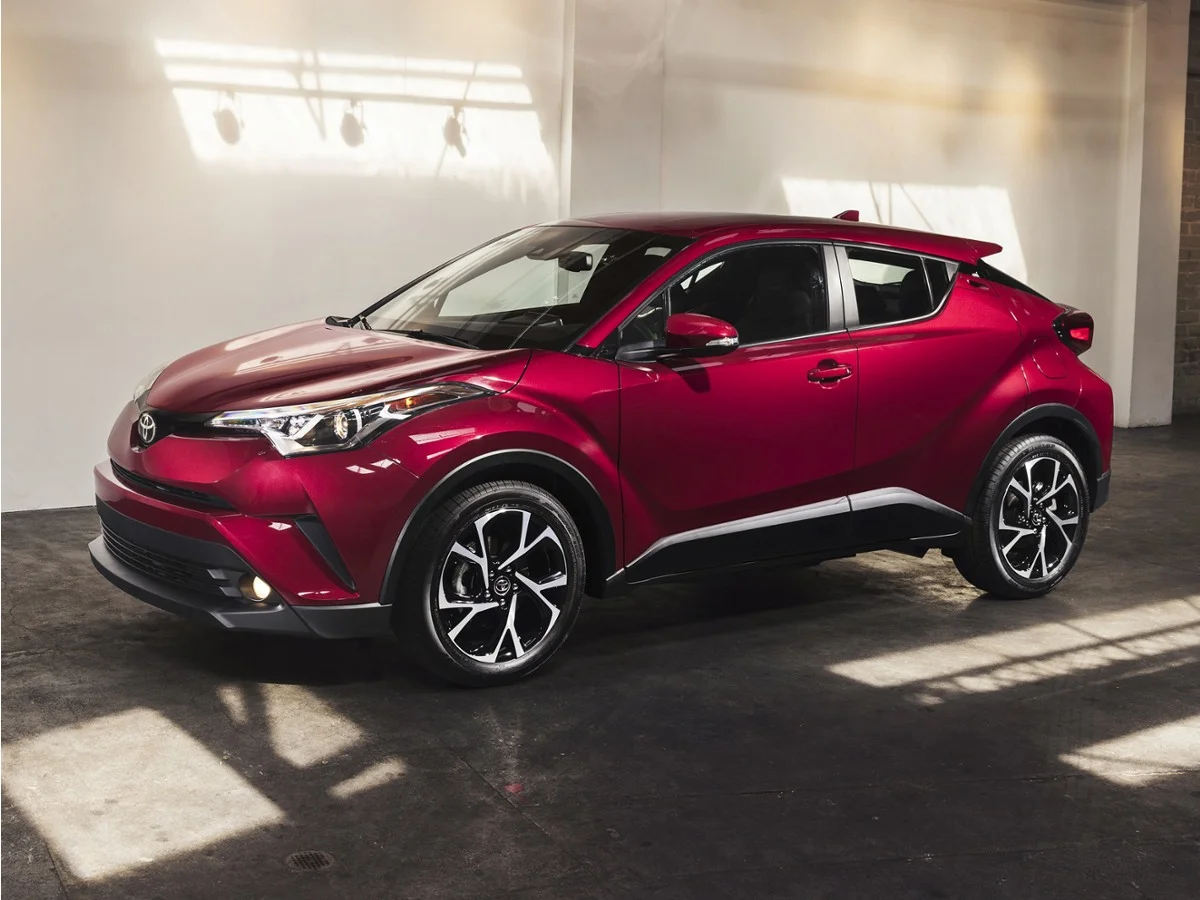 Used 2018 Magnetic Gray Metallic Toyota XLE image 1