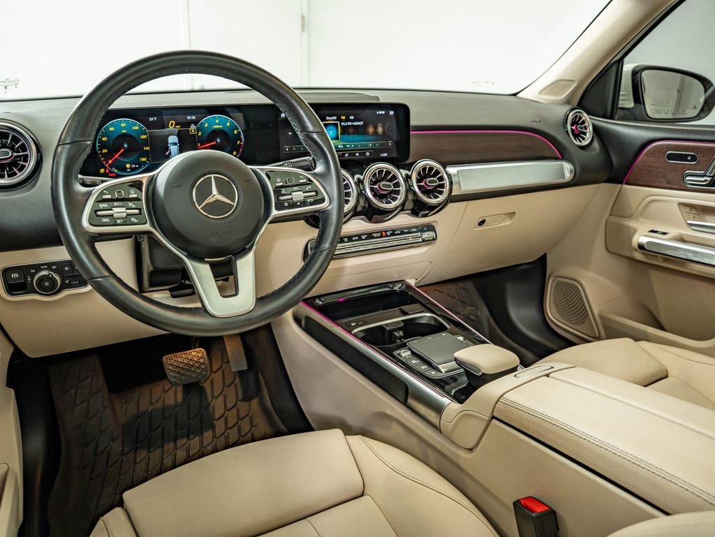 Used 2023 Polar White Mercedes-Benz GLB 250 image 32