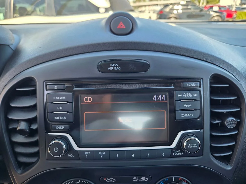 Used 2016 Silver Nissan S image 19