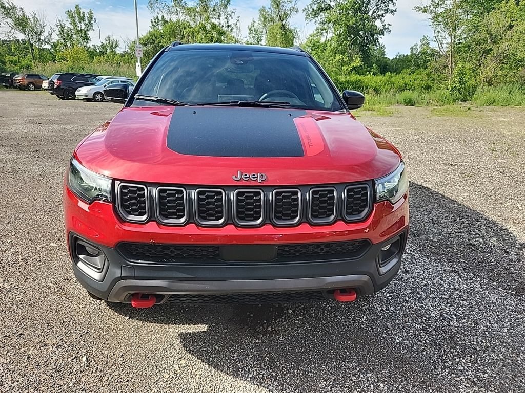 Used 2025 Red Hot Pearlcoat Jeep Trailhawk image 2