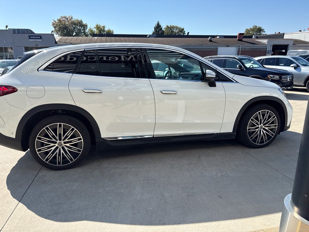 Certified Used 2023 White Mercedes-Benz 500 SUV image 4