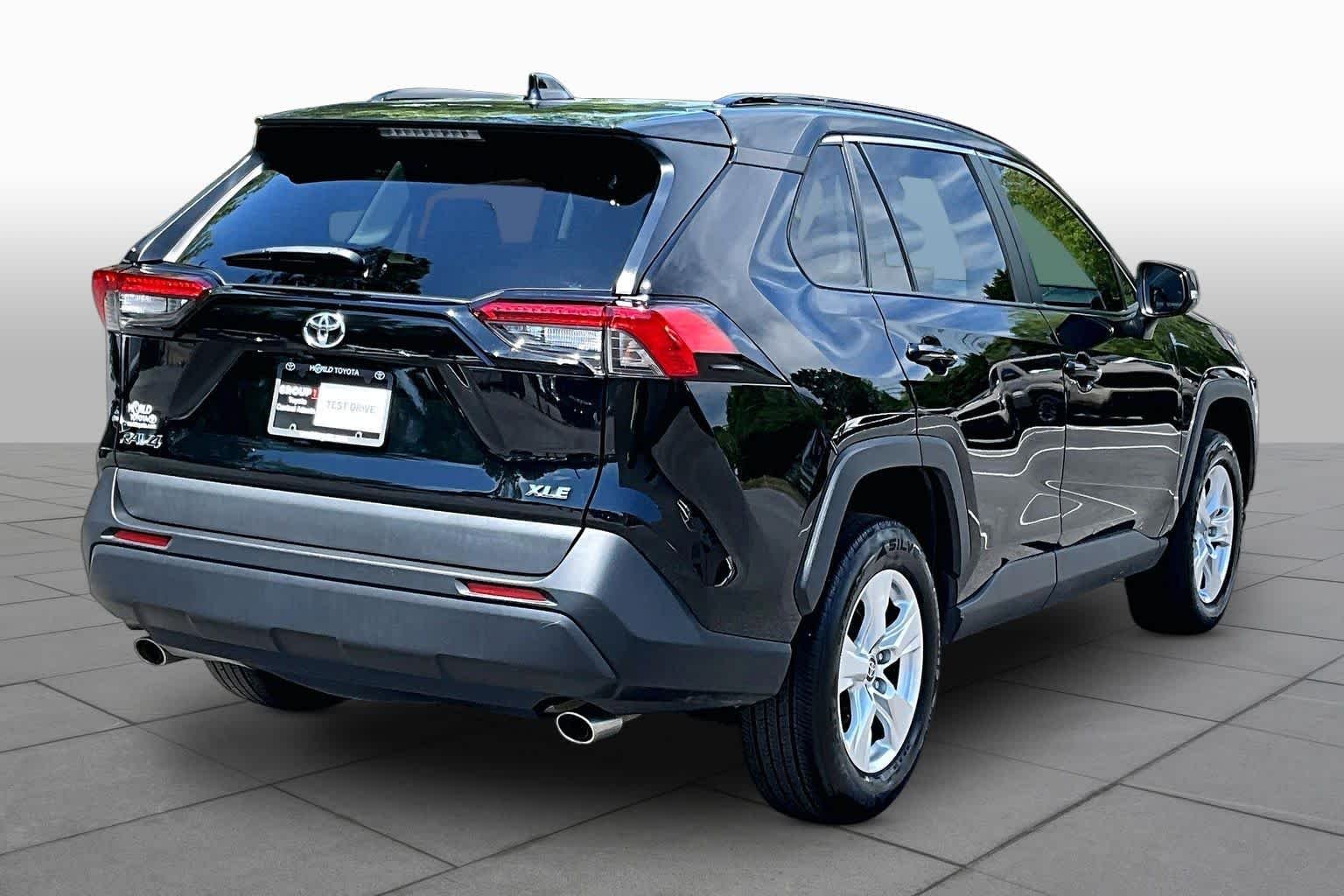 Used 2021 Midnight Black Metallic Toyota XLE image 13