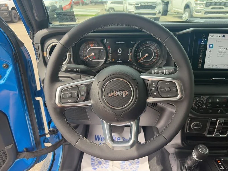 New 2026 Hydro Blue Pearl-Coat Exterior Paint Jeep Sahara image 21