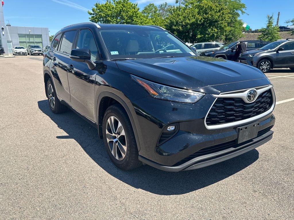 Used 2025 Black Toyota XLE image 9