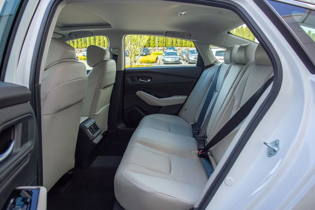New 2026 Platinum White Pearl Honda Touring image 11