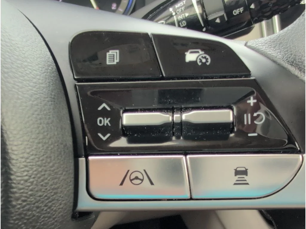 Used 2024 SILVER Hyundai SEL AWD image 23