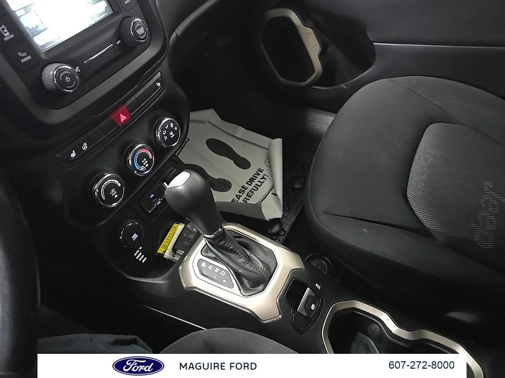 Used 2017 White Jeep Latitude image 29