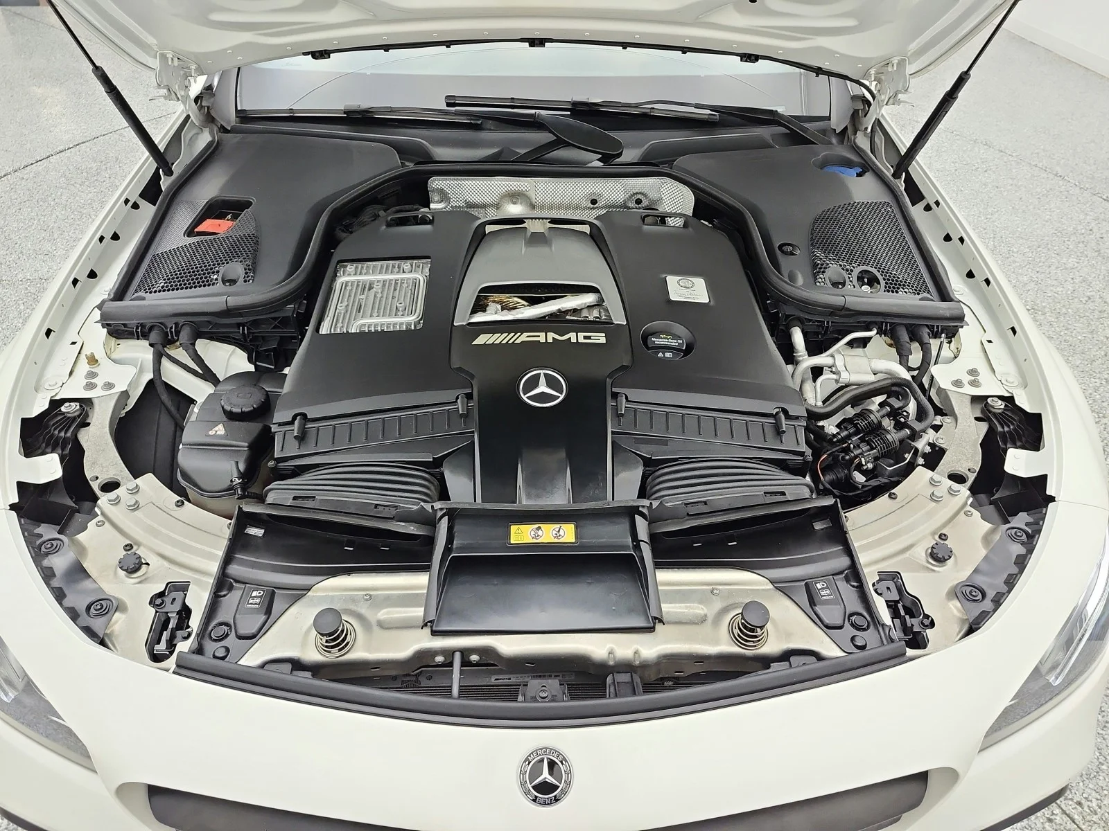 Used 2019 designo Diamond White Metallic Mercedes-Benz AMG® E 63 S 4MATIC+ Sedan image 16