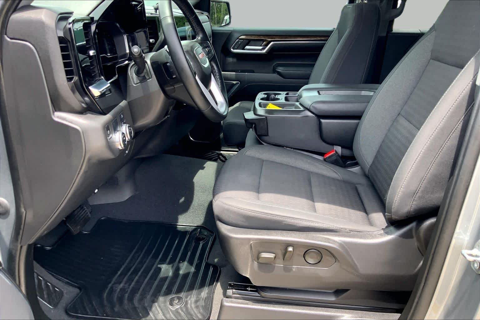 Used 2023 Sterling Metallic GMC Elevation image 8