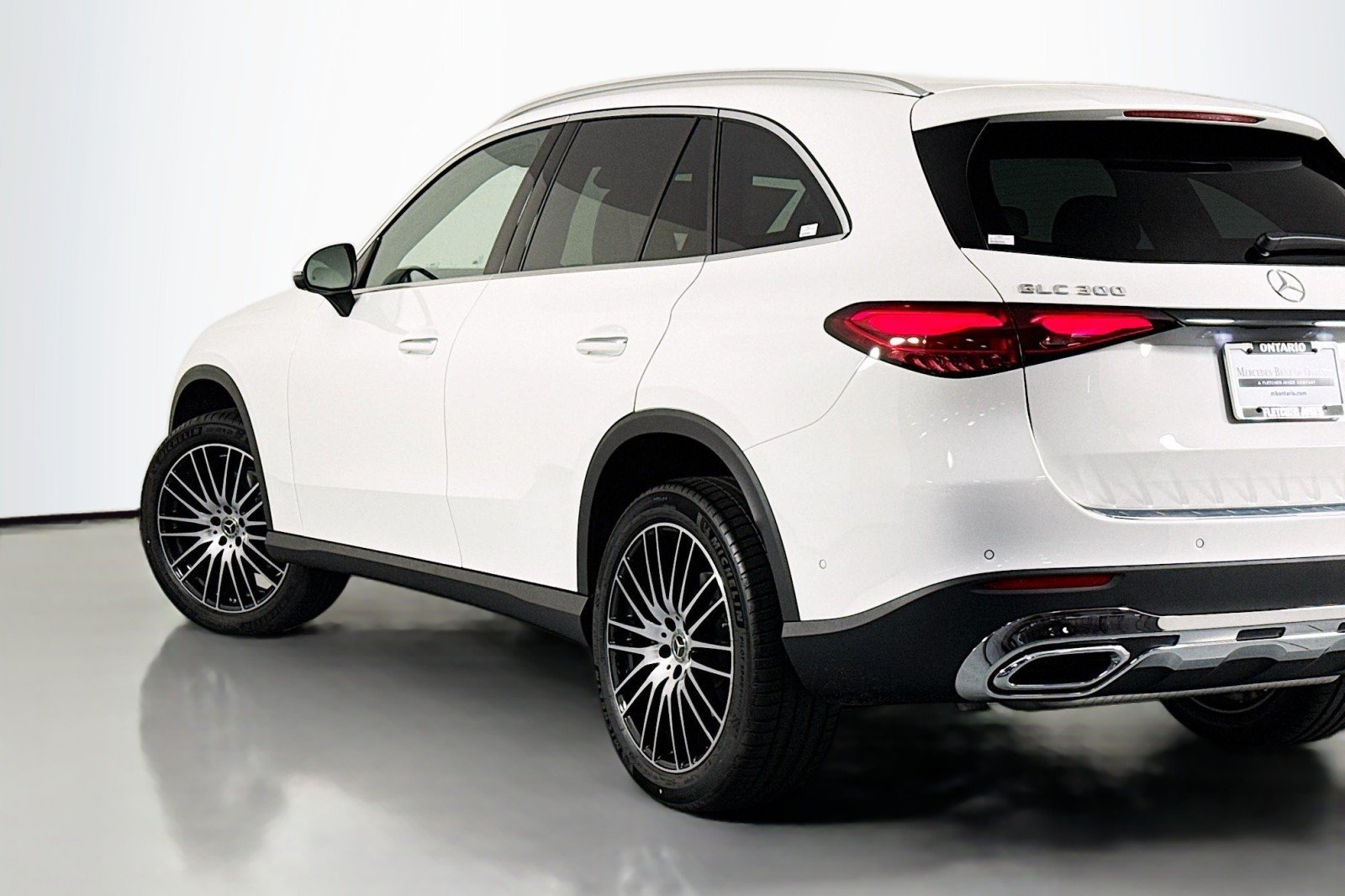 New 2026 Polar White Mercedes-Benz GLC 300 SUV image 14