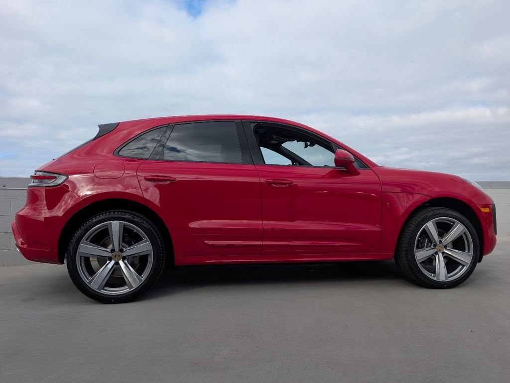 2026 Porsche Macan T - Photo 24