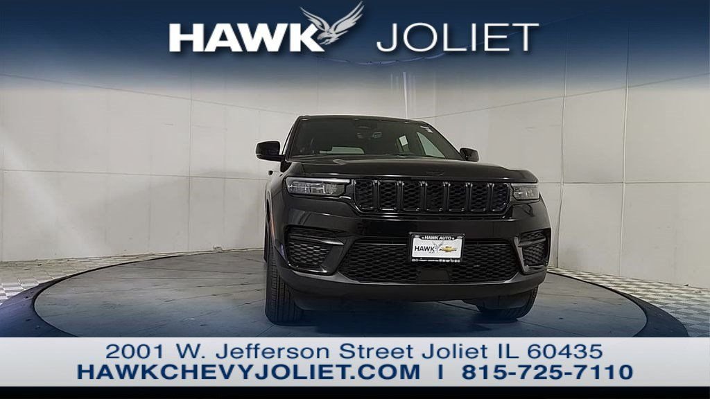 Used 2025 Black Jeep Altitude image 9
