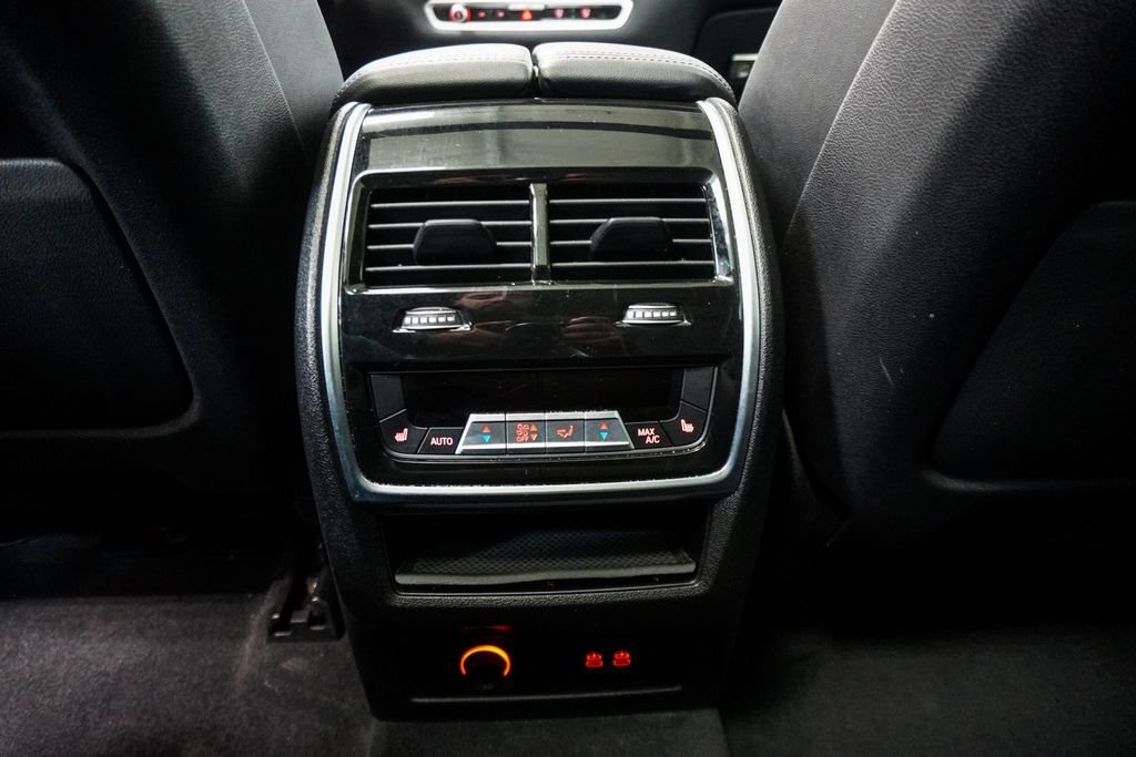Used 2024 Black BMW xDrive40i image 12
