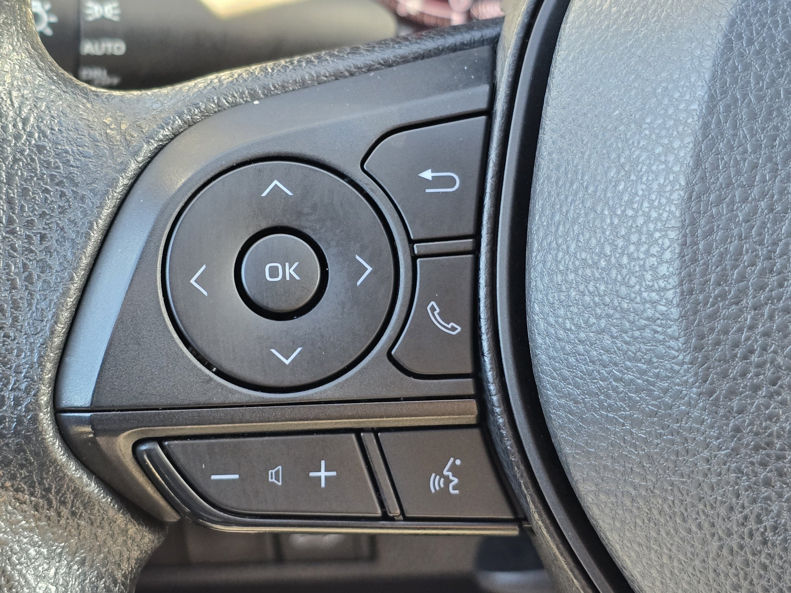 2024 Toyota RAV4 XLE - Photo 14