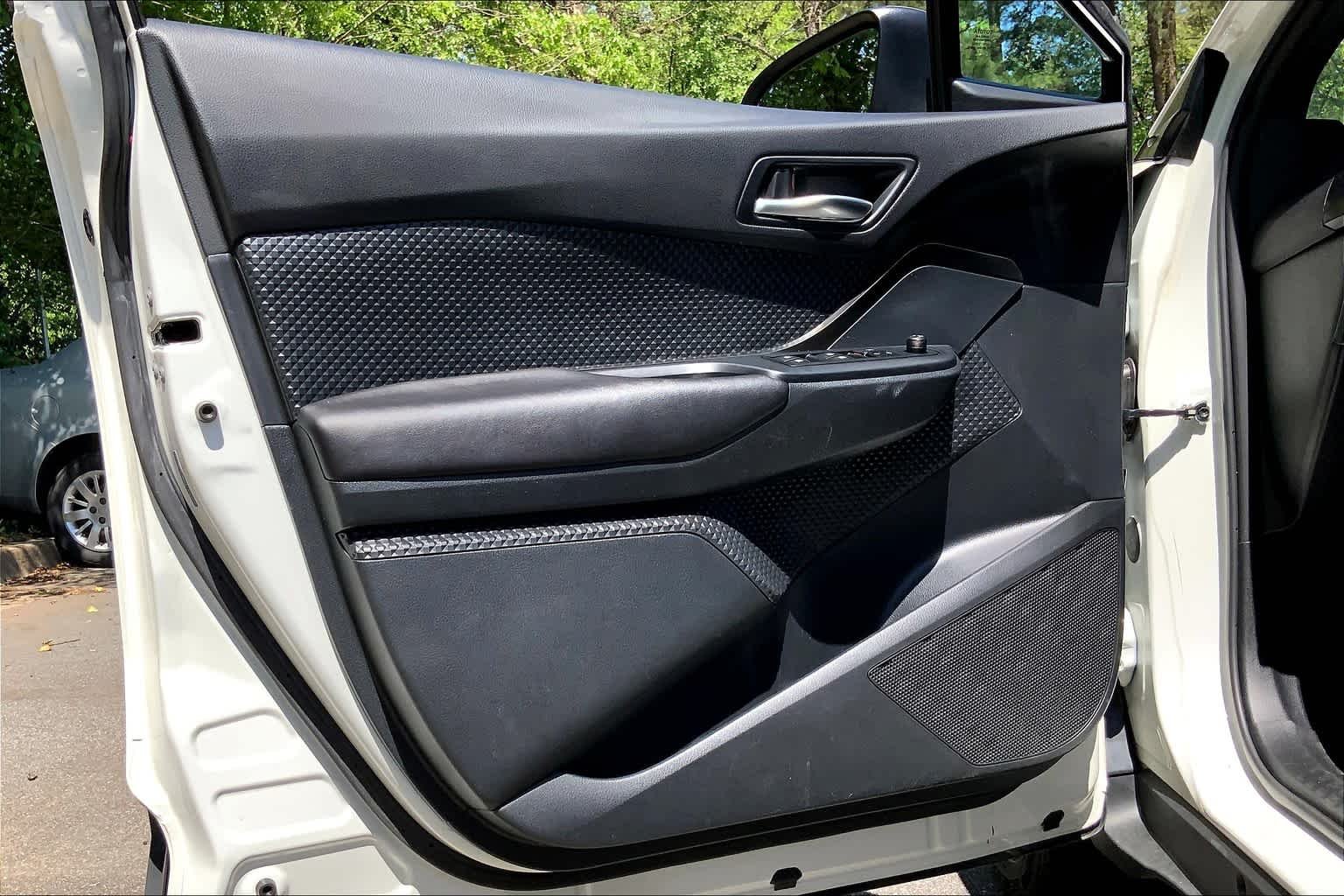 Used 2018 Blizzard Pearl Toyota XLE image 17