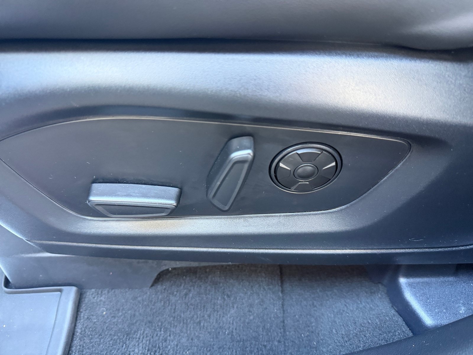 2025 Ford Explorer ST - Photo 9