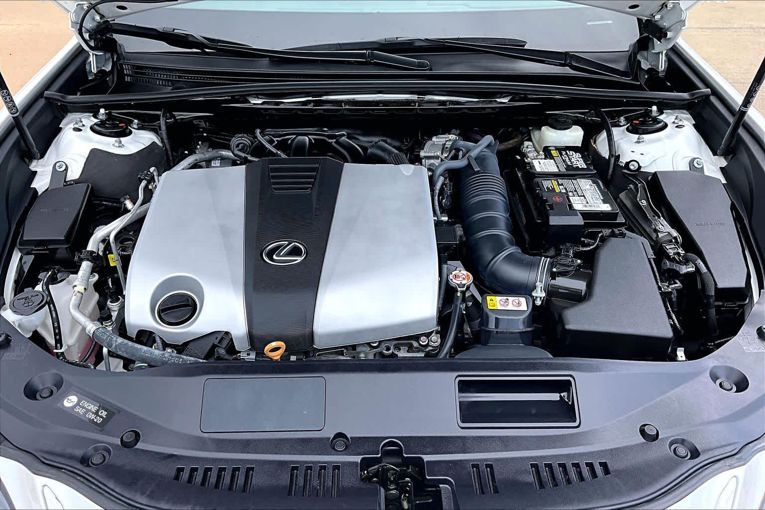 Used 2020 Eminent White Pearl Lexus  image 32