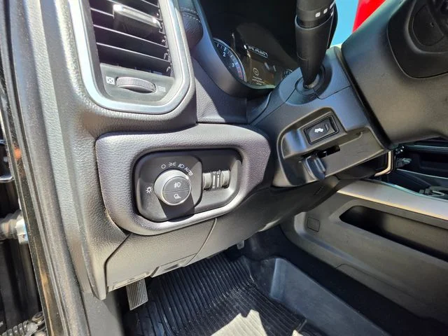 Used 2022 Diamond Black Ram Laramie image 10