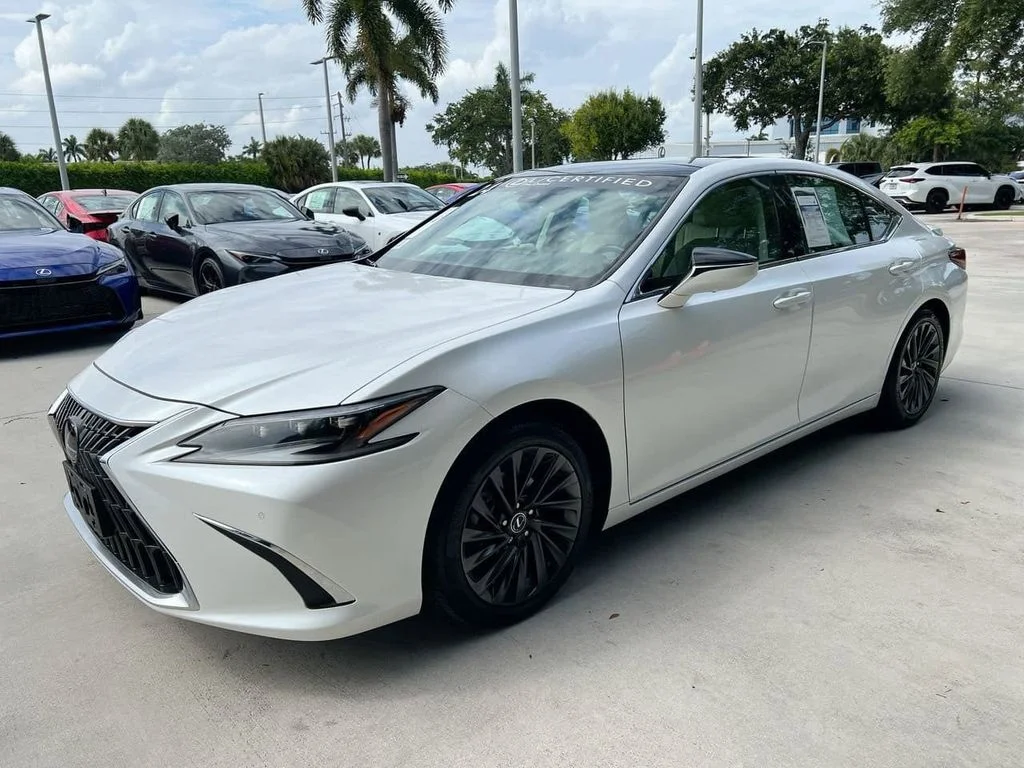 Used 2024 White Pearl Lexus 350 Ultra Luxury image 3
