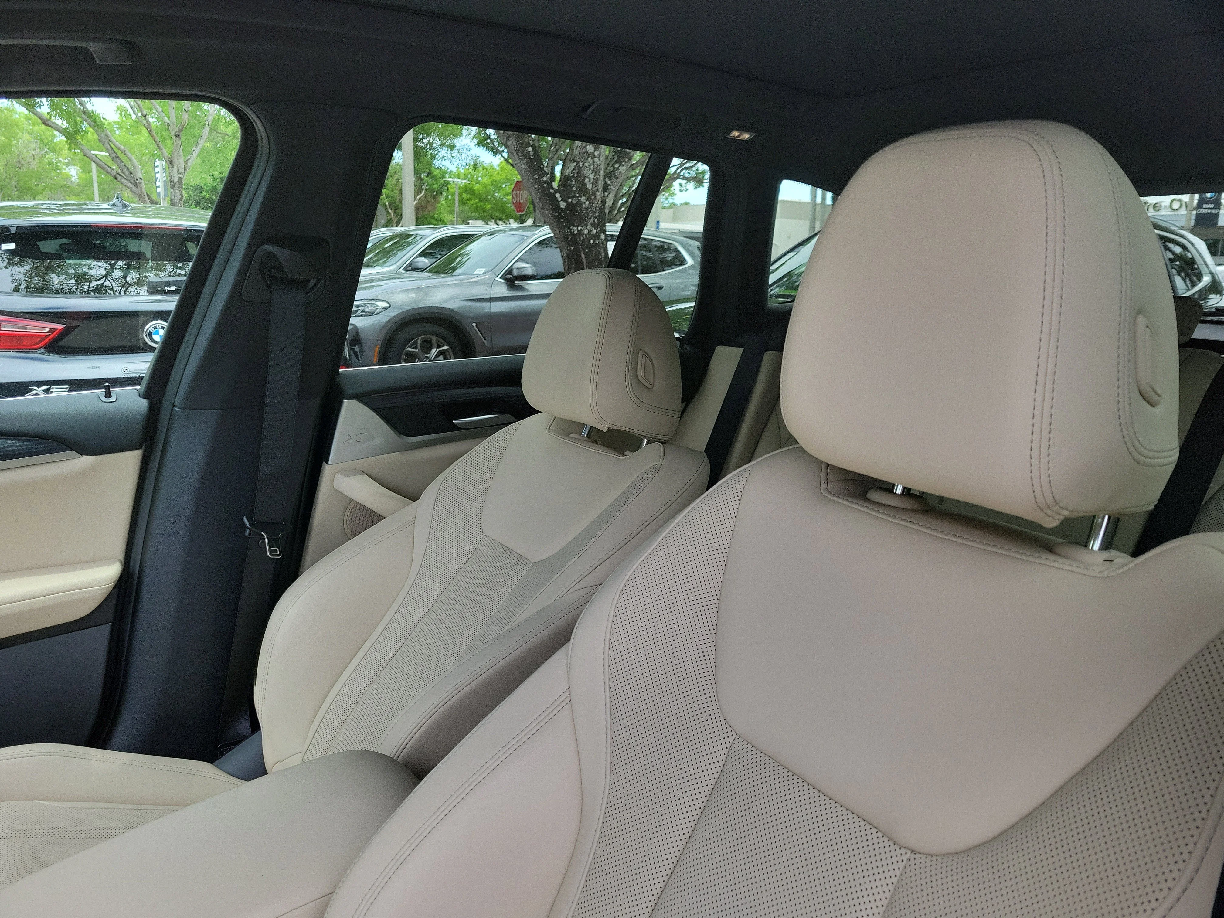 Used 2024 Aventurin Red Metallic BMW sDrive30i image 13