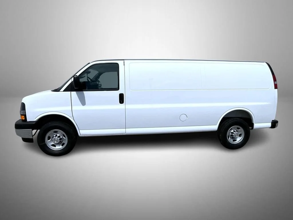 New 2026 Summit White Chevrolet 1WT image 8