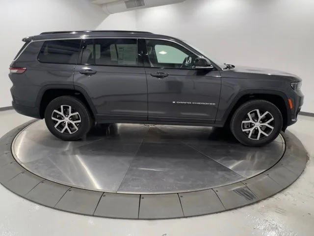 Used 2024 Gray Jeep Limited image 6